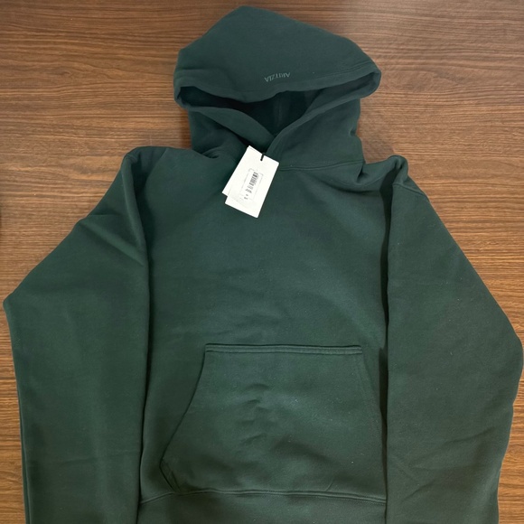 Aritzia Tops - Cozy Sweatfleece Perfect Hoodie NWT, Colour: Scarab, Size: S,